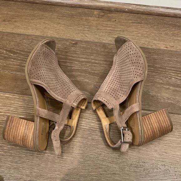 Franco Sarto Hartlet2 Suede Perforated Peep Toe Block Heel Sandals Taupe Sz 8.5 - Picture 6 of 8